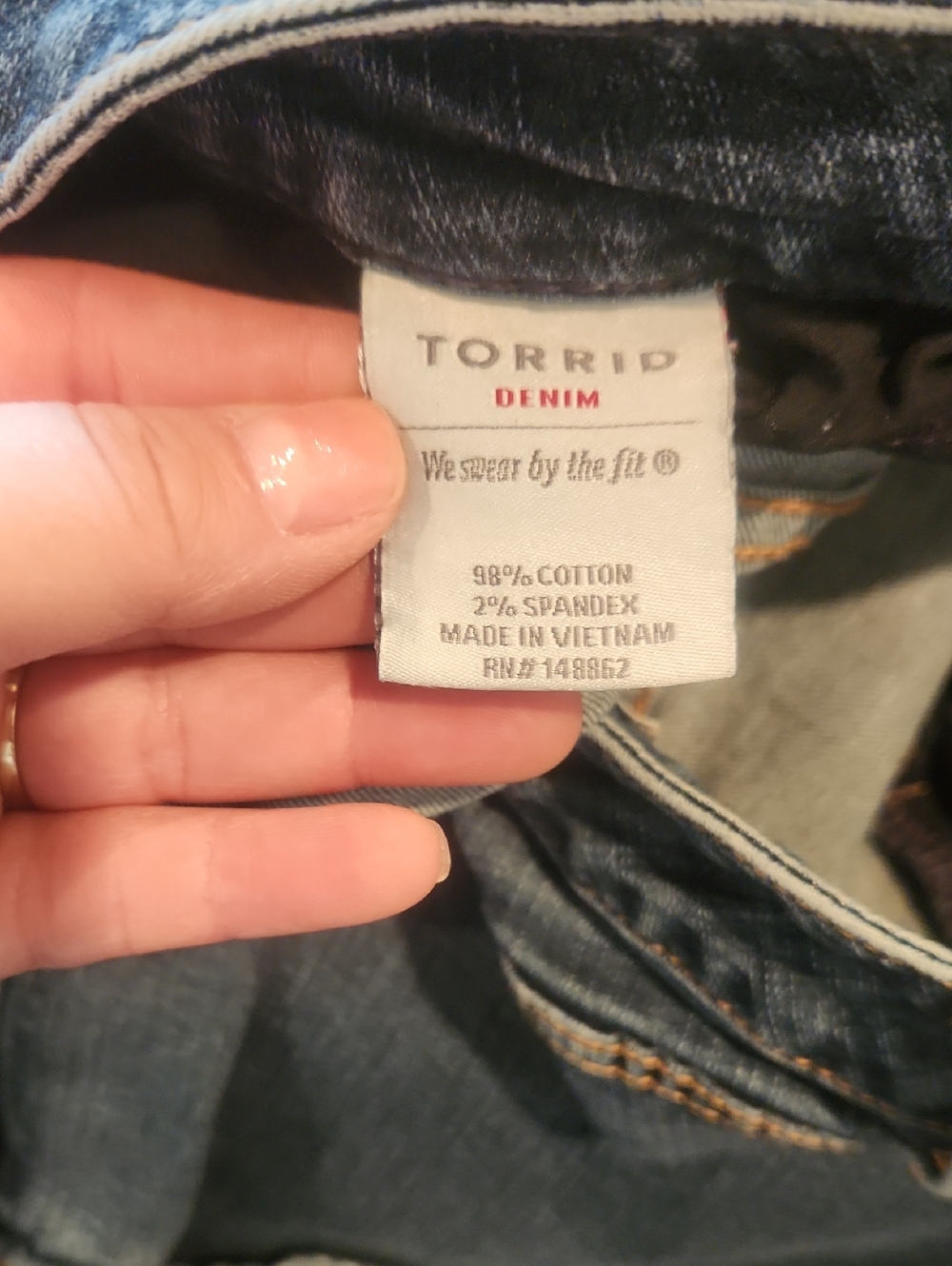 Preowned Torrid Sz 22 Relaxed Bootcut Denim Jeans Medium Wash *Bottom Hem Fray* - Picture 10 of 13